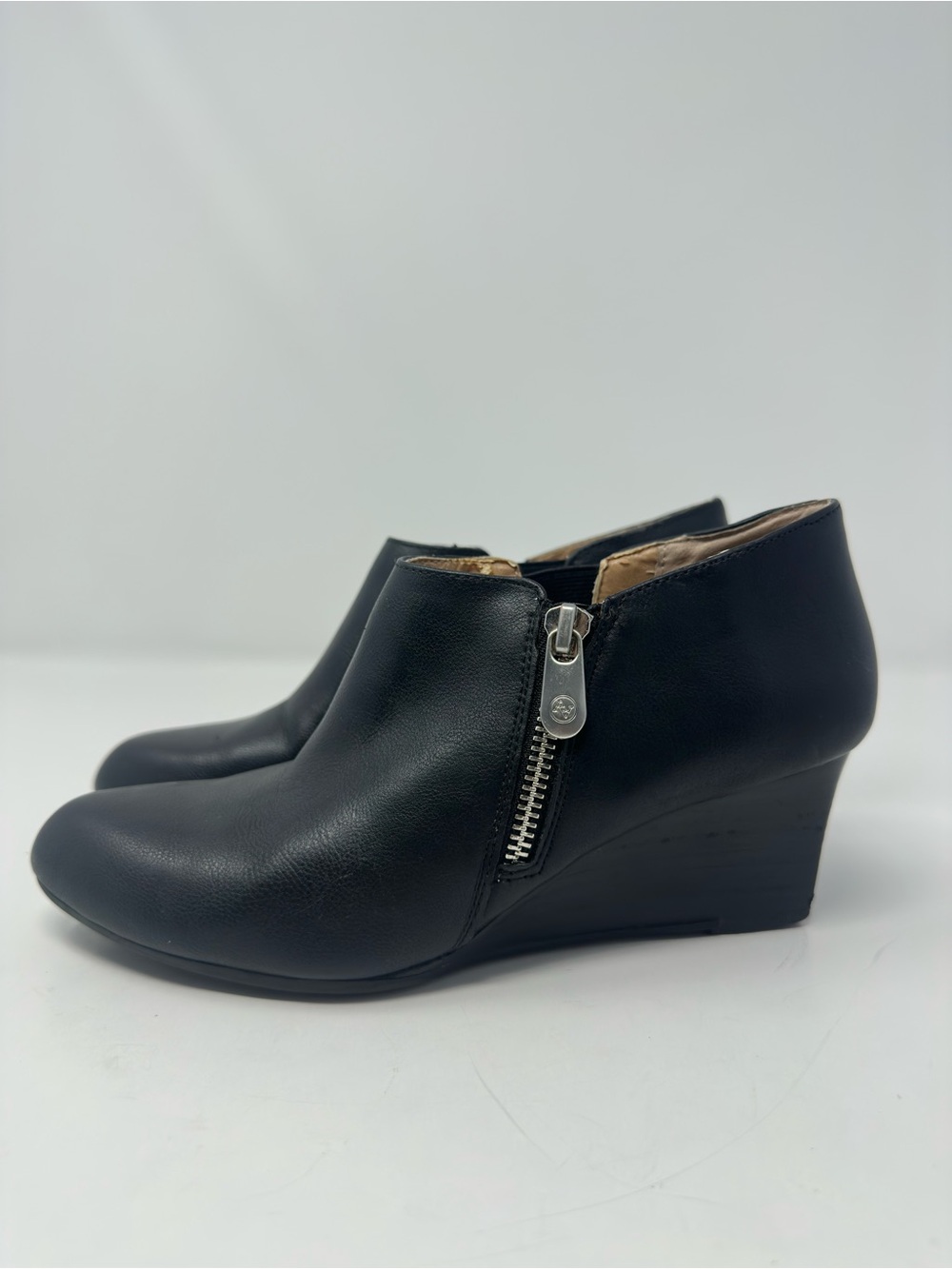 Adrienne Vittadini Midge Wedge Ankle Boots Black Leather Side Zip Size 6 Bootie